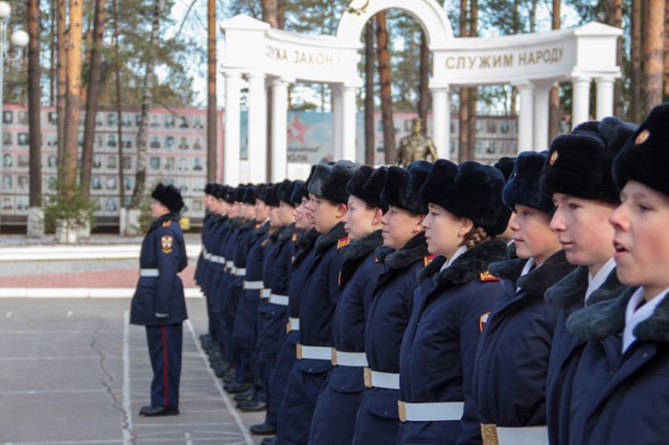 В Перми заместитель начальника регионального Управления Росгвардии вручил вручил удостоверения кадетам-новобранцам