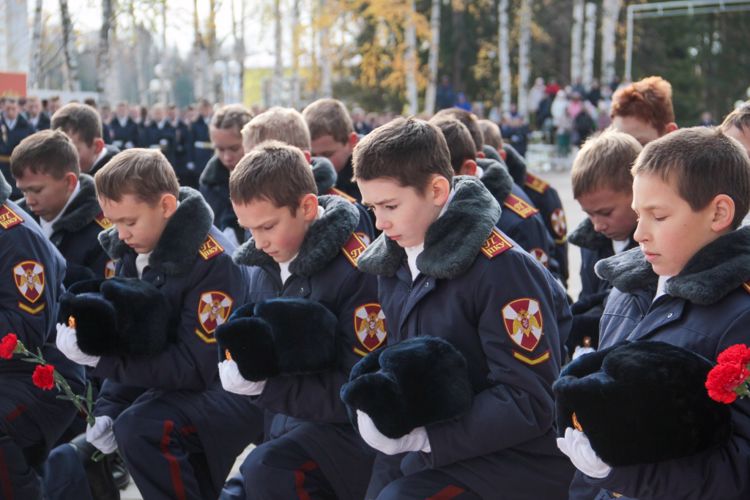 В Перми заместитель начальника регионального Управления Росгвардии вручил вручил удостоверения кадетам-новобранцам