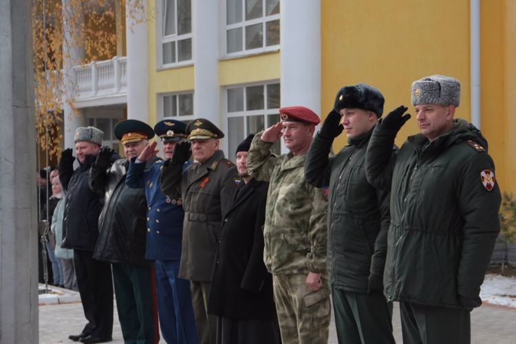 В Перми заместитель начальника регионального Управления Росгвардии вручил вручил удостоверения кадетам-новобранцам