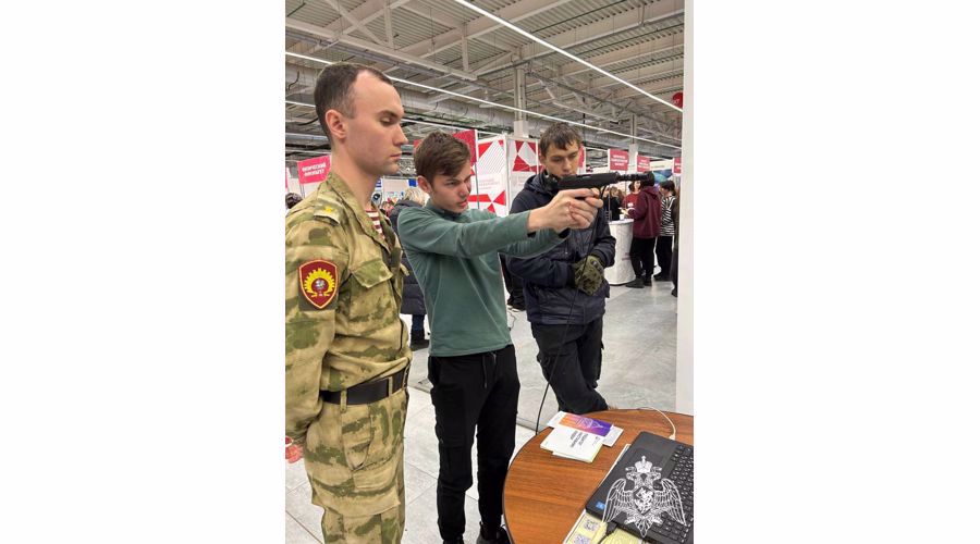 В Перми военнослужащие Росгвардии приняли участие в выставке-форуме «Образование и карьера»