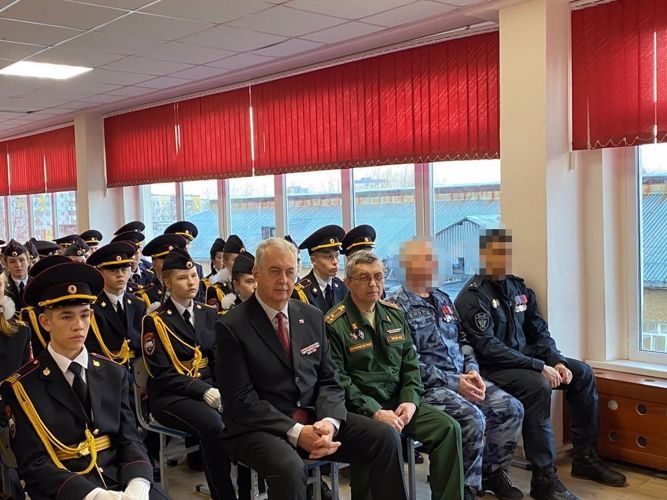 Сотрудники Росгвардии приняли участие в торжественном открытии «Парты Героя» в школе города Перми
