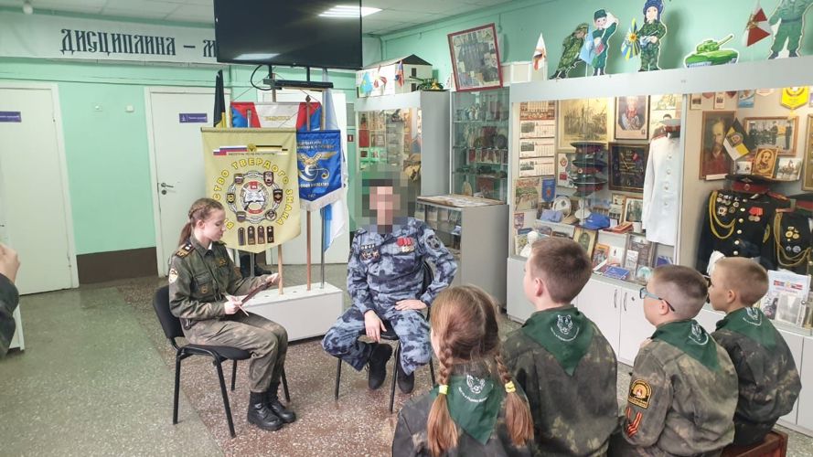 В Перми сотрудники Росгвардии провели урок мужества для школьников
