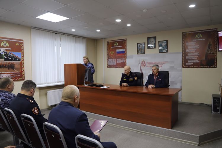 Начальник Управления Росгвардии по Пермскому краю поздравил ветеранов ведомства с Днем ветерана войск правопорядка