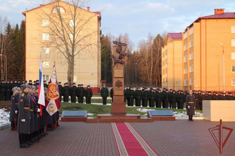 В Пермском военном институте Росгвардии прошли торжественные мероприятия, посвященные празднованию 42-й годовщины со дня образования