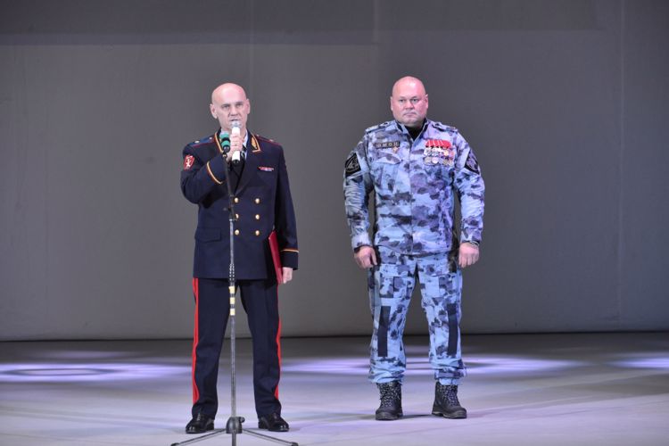 В Перми начальник регионального Управления Росгвардии поздравил ОМОН «Варыш» с 30-летием с момента образования