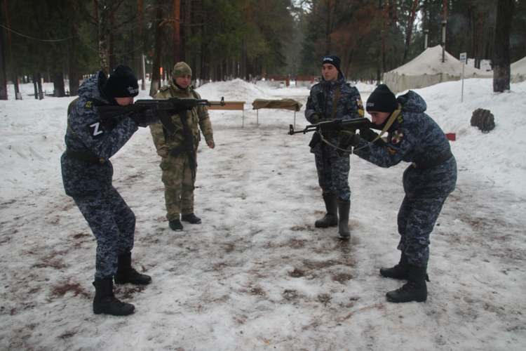 Военнослужащие Пермского военного института Росгвардии провели практическое занятие для кадет Пермского президентского кадетского училища