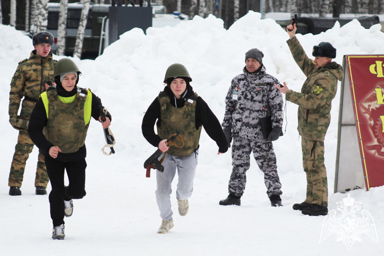 Военнослужащие Пермского военного института Росгвардии оказали помощь в организации эстафеты «Ратник»