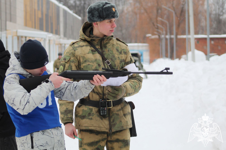 Военнослужащие Пермского военного института Росгвардии оказали помощь в организации эстафеты «Ратник»