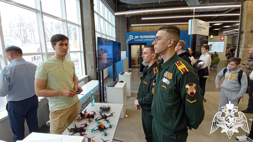 Курсанты Пермского военного института Росгвардии приняли участие в «Робототехническом фестивале: в мире технологий»