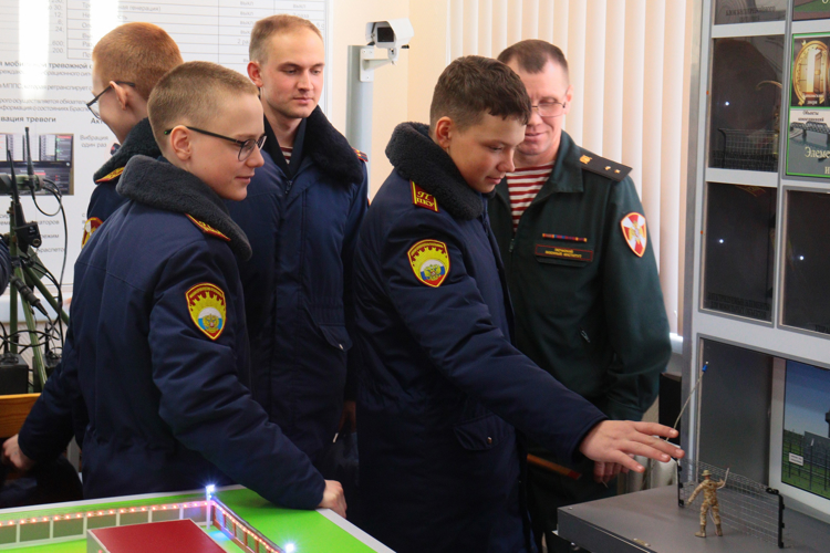 Кадеты Пермского президентского кадетского училища Росгвардии с экскурсией посетили Пермский военный институт ведомства