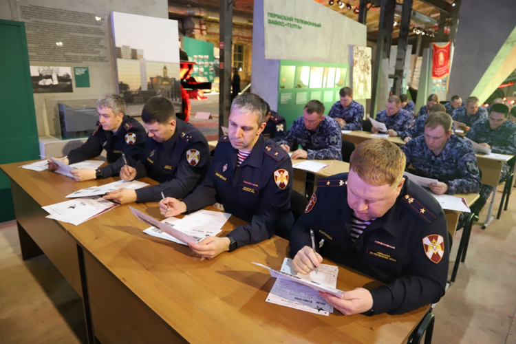 В Перми личный состав Управления Росгвардии по Пермскому краю принял участие во всероссийской акции «Диктант Победы»