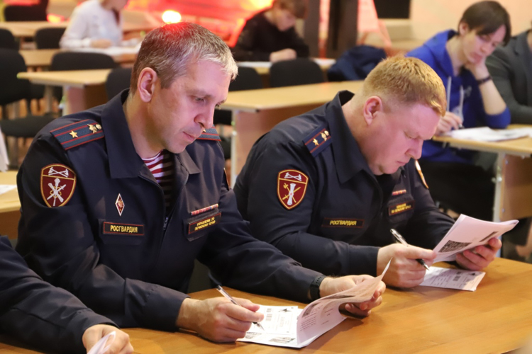 В Перми личный состав Управления Росгвардии по Пермскому краю принял участие во всероссийской акции «Диктант Победы»