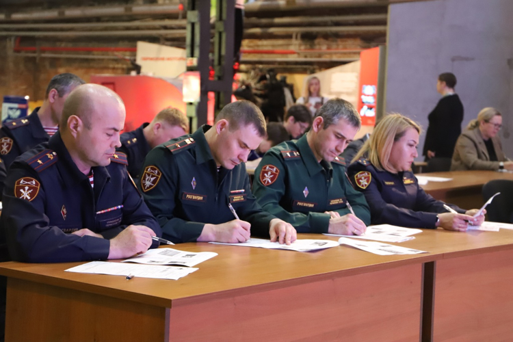В Перми личный состав Управления Росгвардии по Пермскому краю принял участие во всероссийской акции «Диктант Победы»