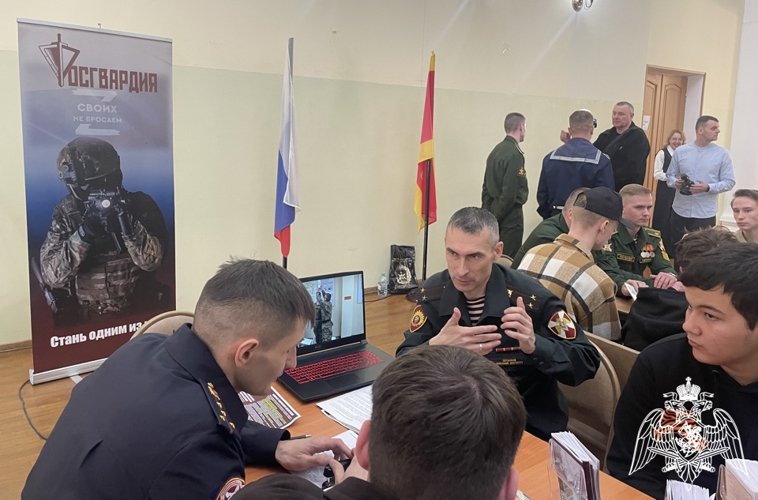 Военнослужащие Пермского военного института Росгвардии приняли участие в профориентационном мероприятии «День будущего офицера» в г.Твери