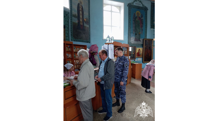 Росгвардейцы приняли участие в торжественное богослужение