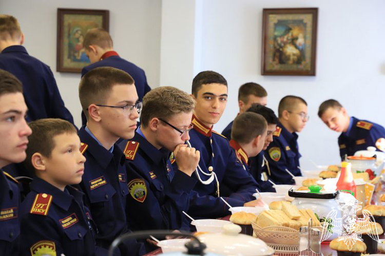 Кадеты Пермского президентского кадетского училища Росгвардии с экскурсией посетили Белогорский монастырь