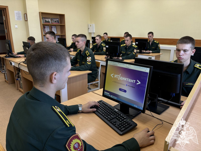 Курсанты Пермского военного института Росгвардии приняли участие во всероссийской образовательной акции «ИТ-диктант 2024»