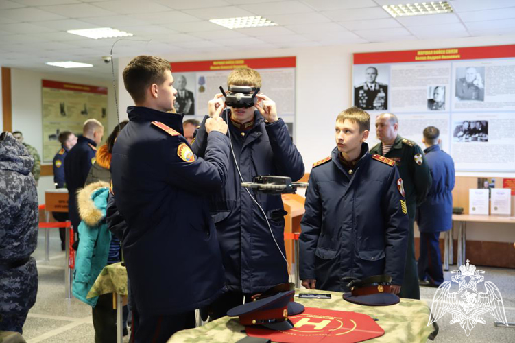 Кадеты Пермского президентского кадетского училища Росгвардии посетили с экскурсией Пермский военный институт ведомства