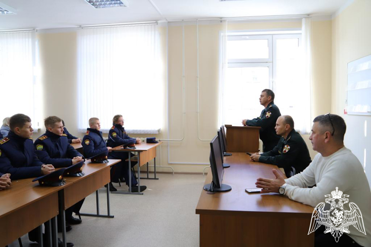 Кадеты Пермского президентского кадетского училища Росгвардии посетили с экскурсией Пермский военный институт ведомства