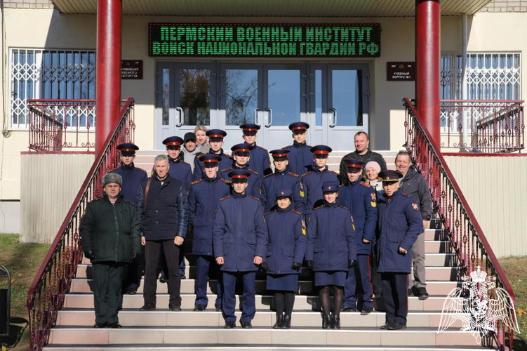 Кадеты Пермского президентского кадетского училища Росгвардии посетили с экскурсией Пермский военный институт ведомства