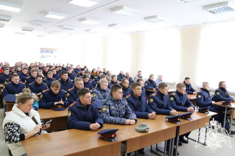 Кадеты Пермского президентского кадетского училища Росгвардии посетили с экскурсией Пермский военный институт ведомства