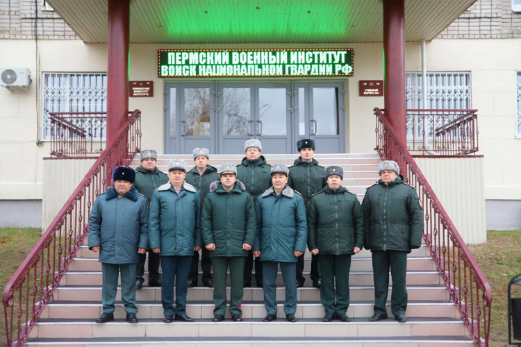Делегация из Казахстана посетила Пермский военный институт Росгвардии
