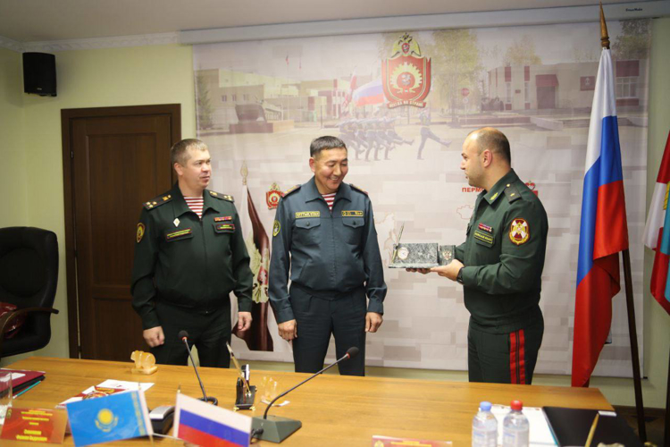 Делегация из Казахстана посетила Пермский военный институт Росгвардии