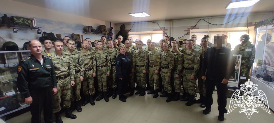 В Перми курсанты Пермского военного института Росгвардии посетили СОБР «Стрелец»