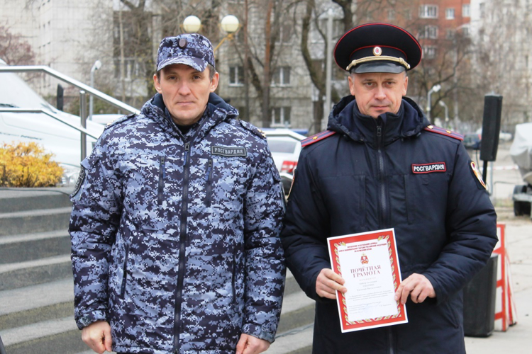 Передача ключей от новых служебных автомобилей сотрудникам вневедомственной охраны Росгвардии состоялась в Перми
