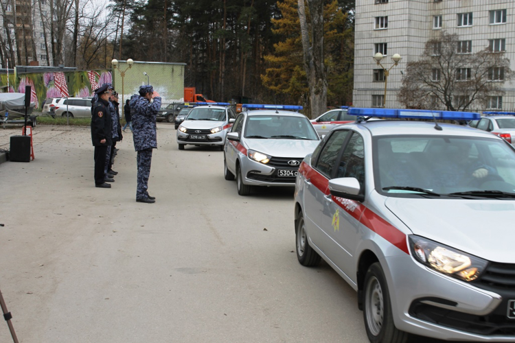 Передача ключей от новых служебных автомобилей сотрудникам вневедомственной охраны Росгвардии состоялась в Перми