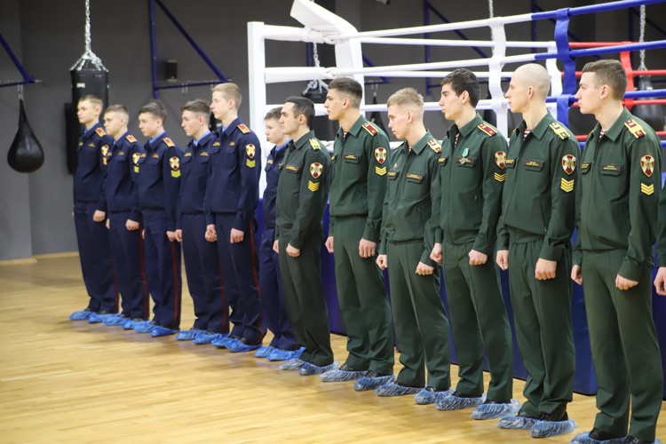 Чемпион по боксу провел мастер-класс для курсантов и кадет Росгвардии в Перми