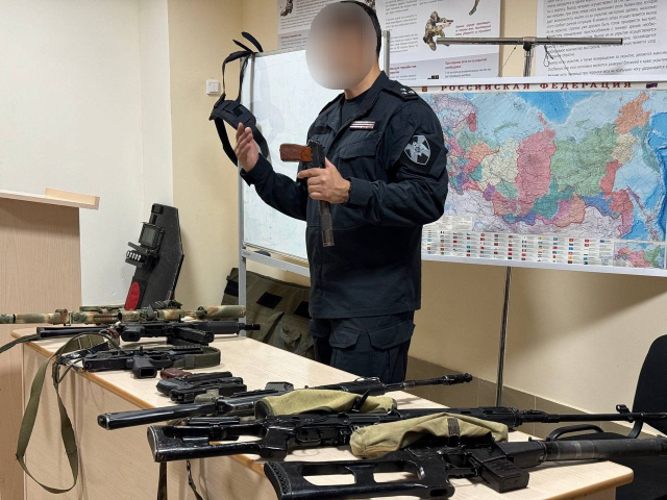 В Перми сотрудники СОБР «Стрелец» провели патриотический урок для суворовцев