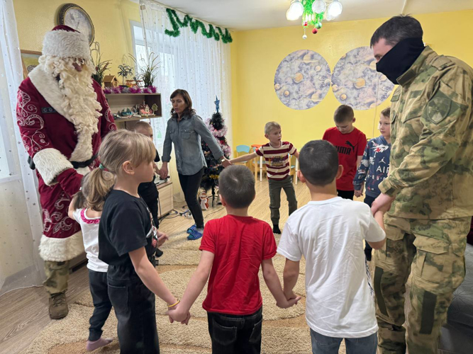 В акции «Дед Мороз специального назначения» приняли участие росгвардейцы из Перми