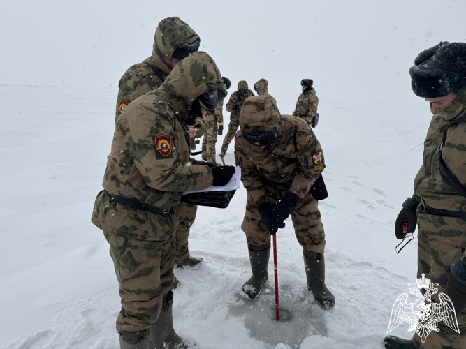 Преподаватели Пермского военного института Росгвардии провели занятия по оборудованию ледовой переправы