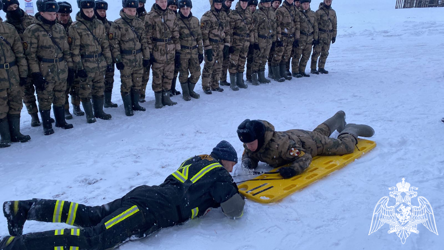 Преподаватели Пермского военного института Росгвардии провели занятия по оборудованию ледовой переправы