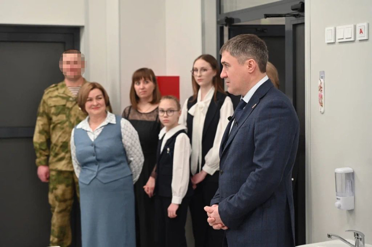 Семья росгвардейца приняла участие в открытии нового корпуса Гамовской школы Пермского края