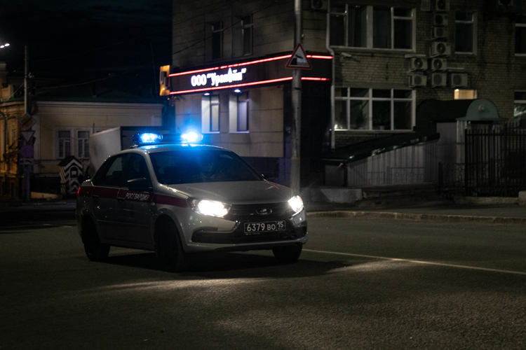 В Пермском крае росгвардейцы задержали молодых людей, отобравших смартфон у прохожего