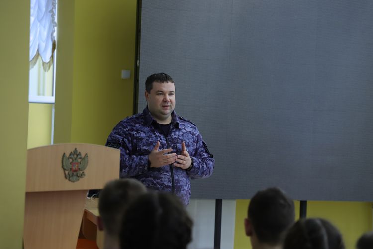 Военнослужащий Управления Росгвардии по Пермскому краю провел агитационное мероприятие