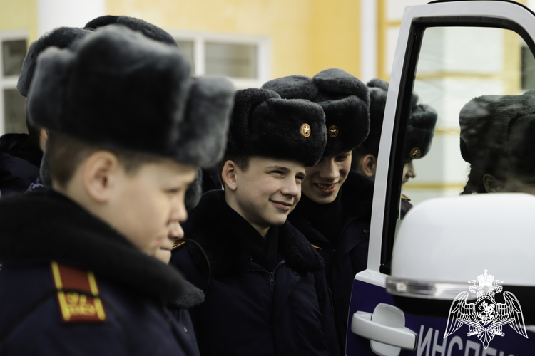 Кадетам Пермского президентского кадетского училища Росгвардии напомнили про безопасность дорожного движения