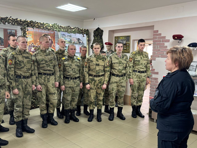 Офицеры СОБР «Стрелец» встретились с курсантам Пермского военного института Росгвардии
