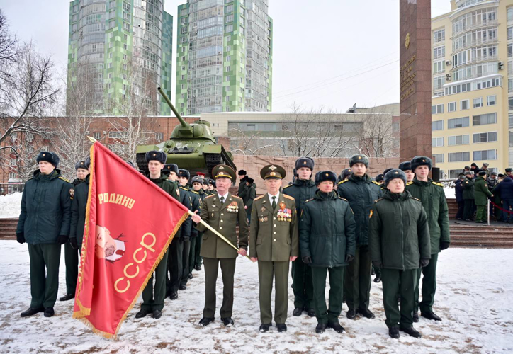 Заместитель начальника Управления Росгвардии по Пермскому краю принял участие в церемонии возложения цветов и передачи копии знамени 62-ой гвардейской Молотовской танковой бригады