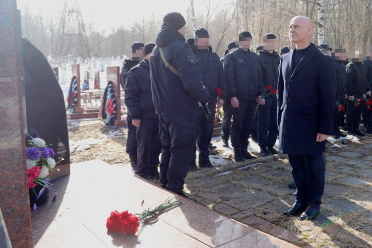 Начальник Управления Росгвардии по Пермскому краю принял участие в траурном мероприятии