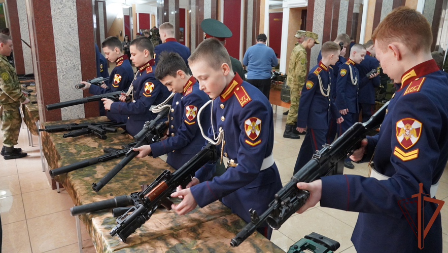 Кадеты Росгвардии встретились с Героем России генерал-майором Александром Белоглазовым