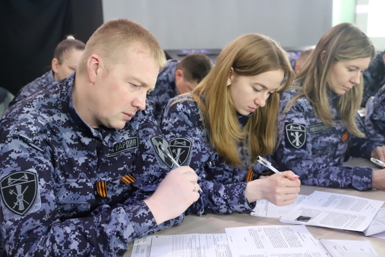 В Перми личный состав Управления Росгвардии по Пермскому краю принял участие во всероссийской акции «Диктант Победы»
