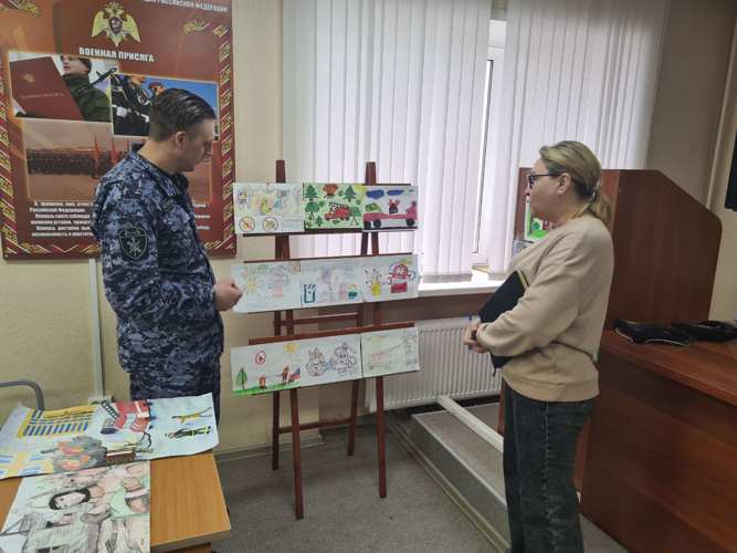 В Управлении Росгвардии по Пермскому краю прошла выставка детских рисунков