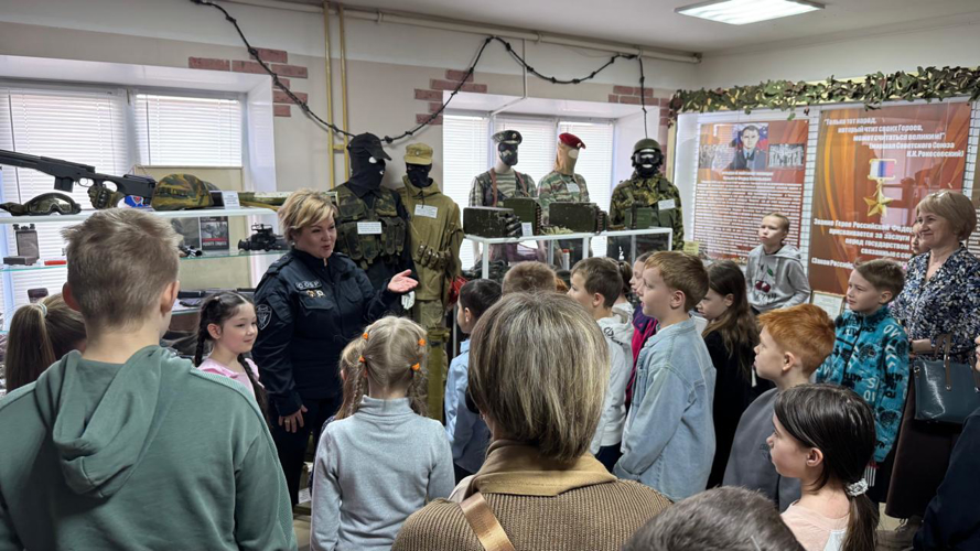 В СОБР «Стрелец» Управления Росгвардии по Пермскому краю прошел конкурс детского рисунка