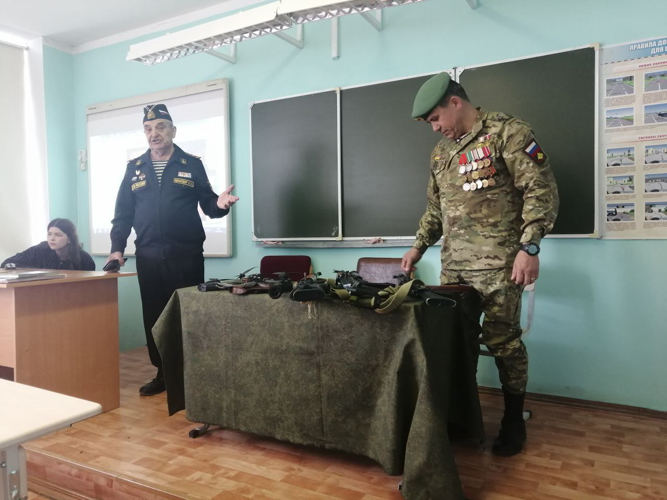 В Пермском крае ветеран Росгвардии провел урок мужества для школьников