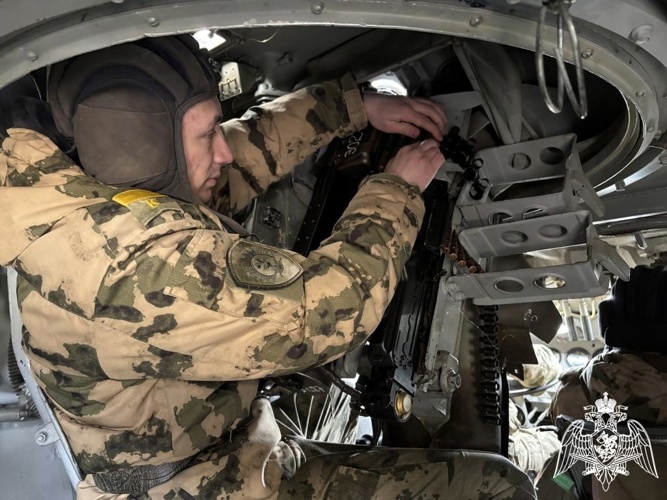 В Пермском военном институте Росгвардии курсанты выпускного курса приступили к сдаче экзамена по огневой подготовке
