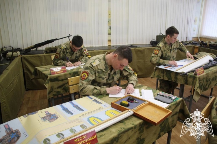 В Пермском военном институте Росгвардии курсанты выпускного курса приступили к сдаче экзамена по огневой подготовке