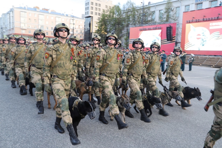 Военнослужащие Пермского военного института Росгвардии приняли участие в параде Победы в Перми